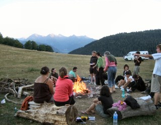 autour d'un feu de camp 