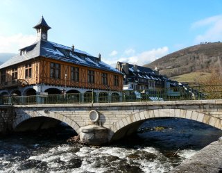 villes d'eaux et ses moulins, � 800 m�tres du centre de vacances Ch�ne et Roc